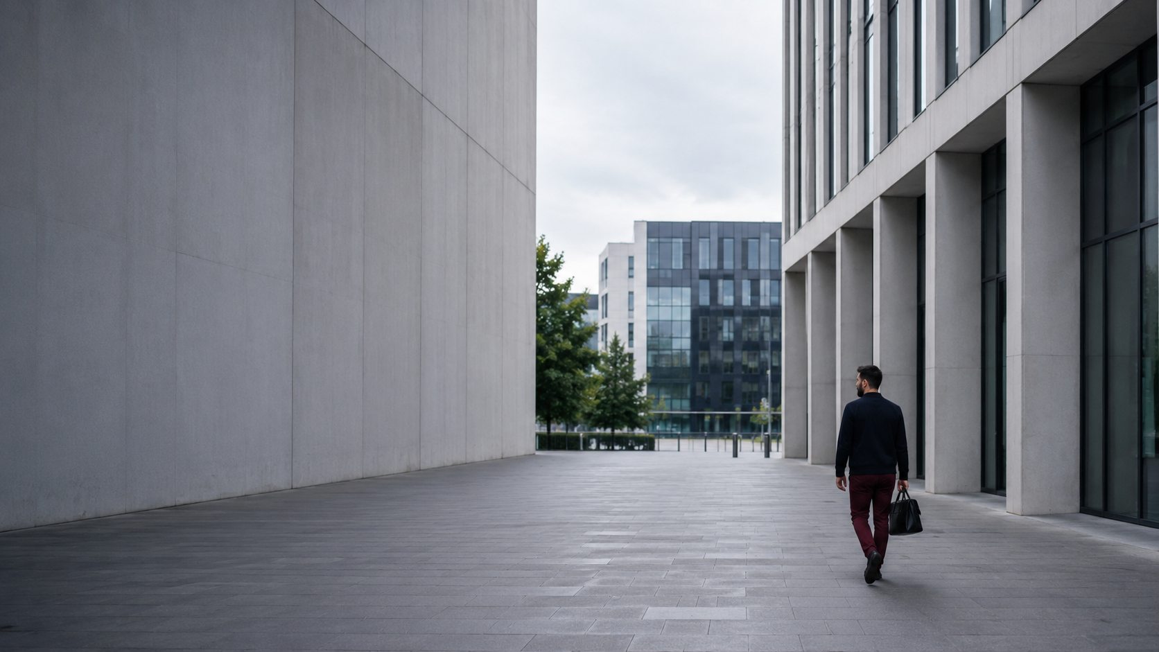 Kévin Barré dans un quartier de bureaux